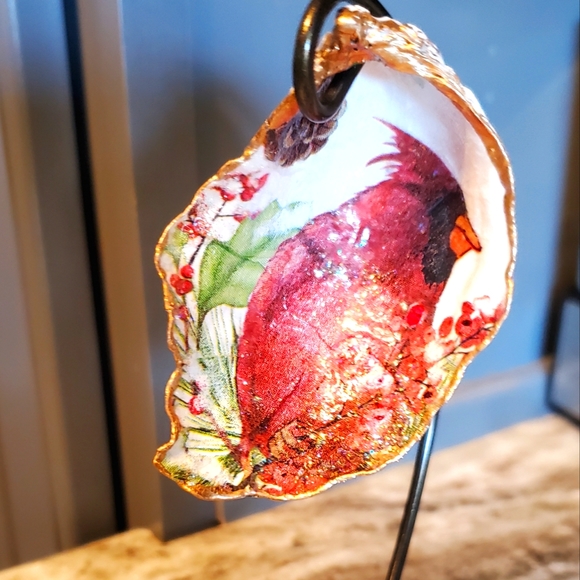 Cardinal Oyster Shell Ornament Design ⚜️❤️⚜️ - Picture 1 of 8